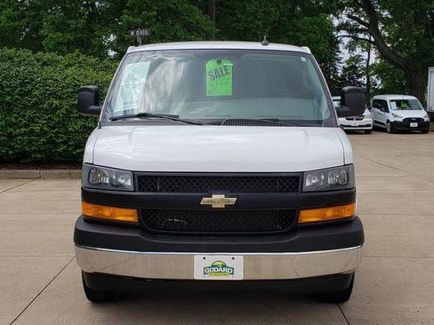 Used 2022 Chevrolet Express 3500 Extended w/ Driver Convenience Package RWD image 9