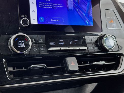 Used 2024 Toyota Highlander LE image 24