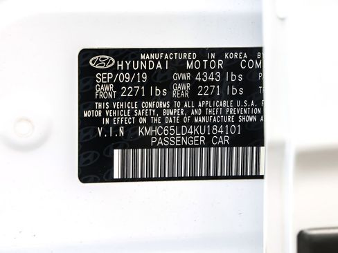 Used 2019 Hyundai Ioniq Plug-In Hybrid image 25