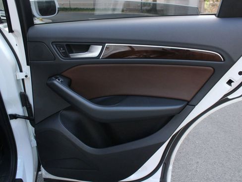 Used 2017 Audi Q5 2.0T Premium image 24