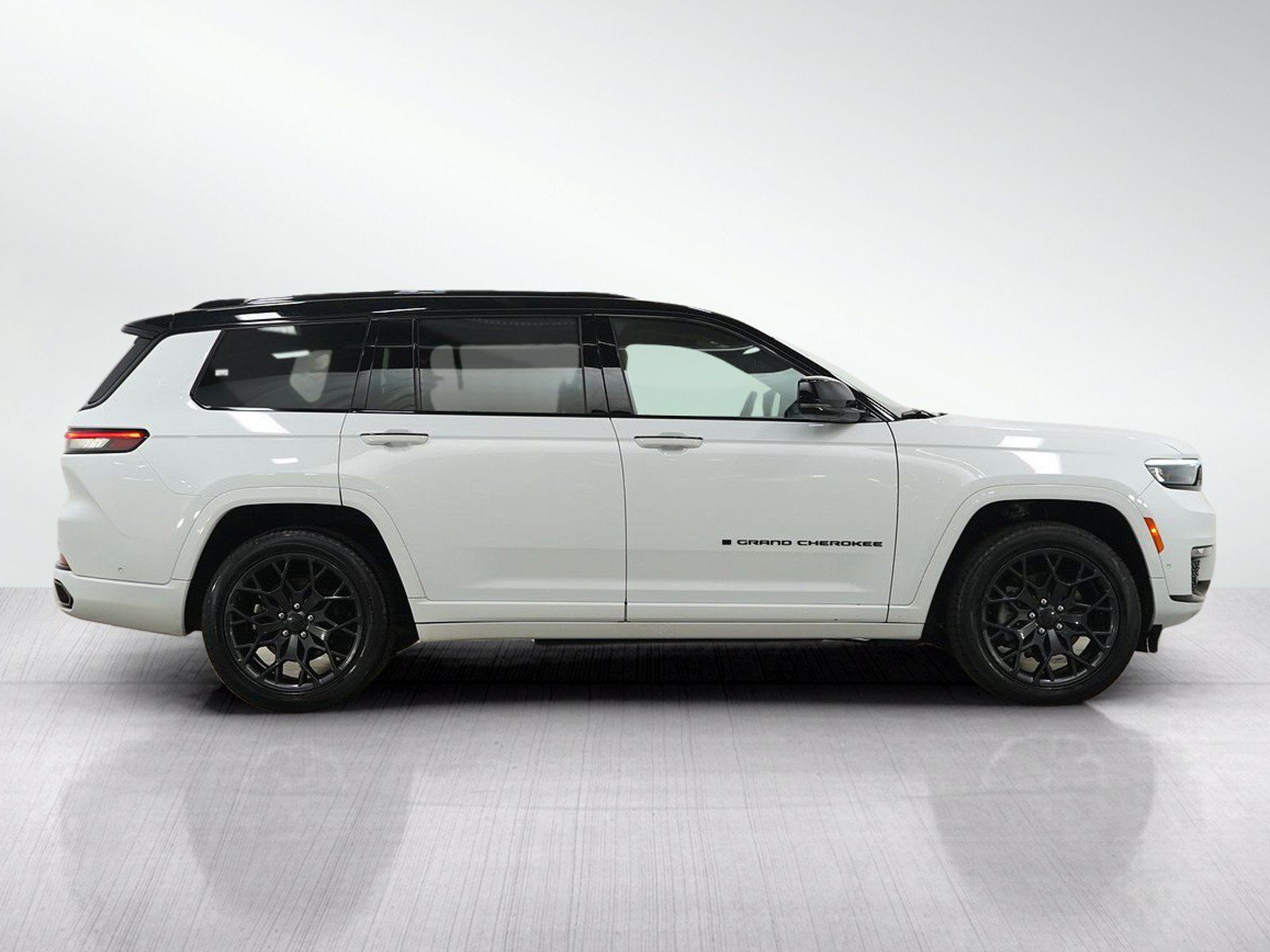 Used 2025 Jeep Grand Cherokee L Summit AWD/4WD image 6