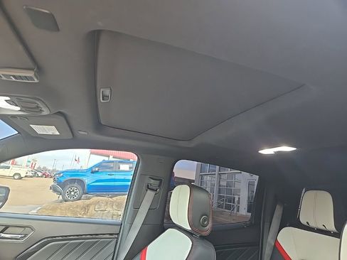 Used 2023 GMC Canyon AT4X image 9