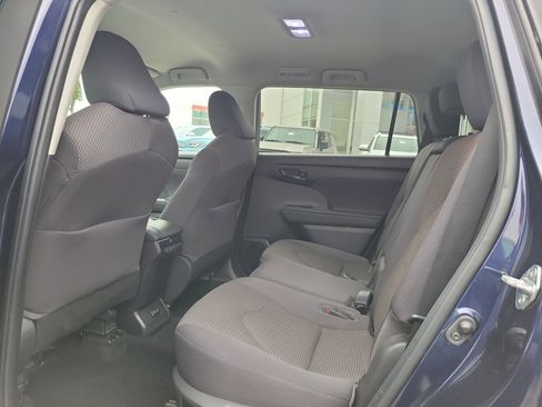 Used 2022 Toyota Highlander LE image 10