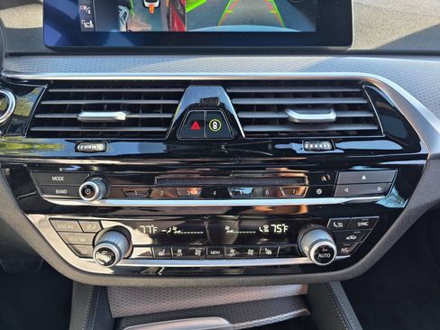 Used 2019 BMW 530e w/ M Sport Package image 12