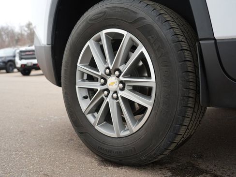 Used 2023 Chevrolet Traverse LT image 32