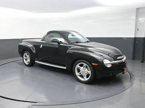 Used 2004 Chevrolet SSR w/ Preferred Equipment Group RWD image 10
