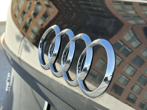 Used 2019 Audi Q5 Prestige w/ Prestige Package image 9