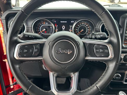 Used 2022 Jeep Wrangler Unlimited Sahara w/ LED Lighting Group AWD/4WD image 19