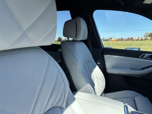 Used 2026 BMW X7 xDrive40i w/ M Sport Package AWD/4WD image 21