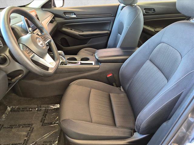 Used 2025 Nissan Altima 2.5 SV FWD image 21
