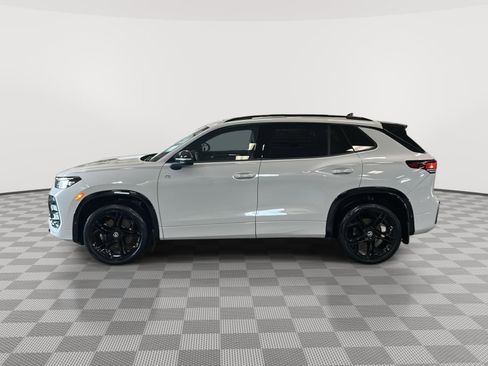 Used 2025 Volkswagen Tiguan SE R-Line AWD/4WD image 8
