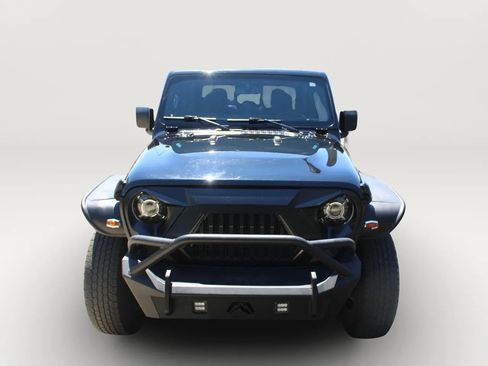 Used 2020 Jeep Gladiator Overland AWD/4WD image 2