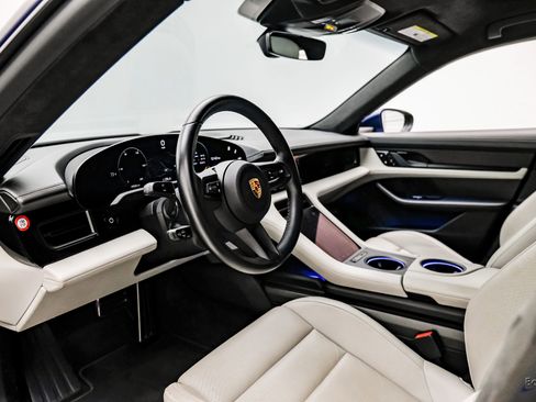 Used 2020 Porsche Taycan Turbo image 32