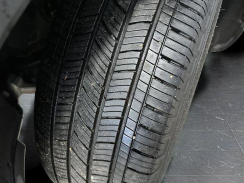 Certified 2025 Ford Explorer ST-Line image 40