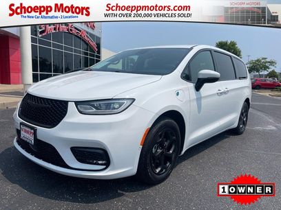 Used 2023 Chrysler Pacifica Touring-L w/ S Appearance Package