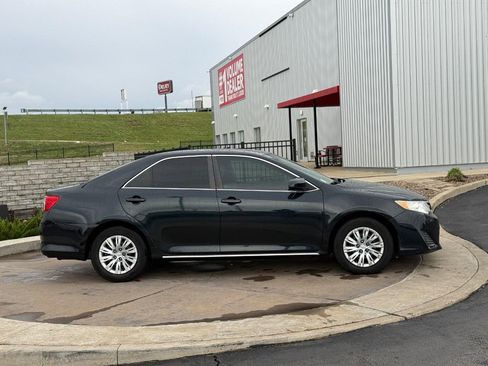 Used 2013 Toyota Camry LE image 2
