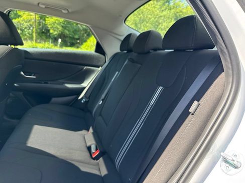 Used 2025 Hyundai Elantra SEL FWD image 25