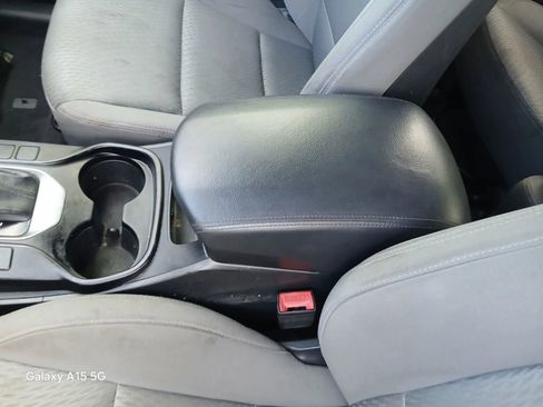 Used 2017 Hyundai Santa Fe SE AWD/4WD image 8
