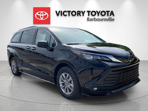 New 2026 Toyota Sienna XLE FWD image 5