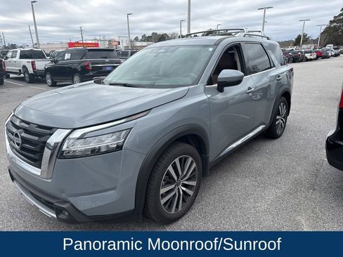 Used 2022 Nissan Pathfinder Platinum w/ Cargo Package image 4