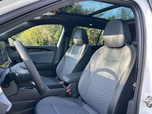 New 2026 Volkswagen Tiguan SE R-Line FWD image 21
