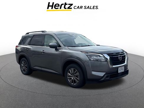 Used 2025 Nissan Pathfinder SV image 1