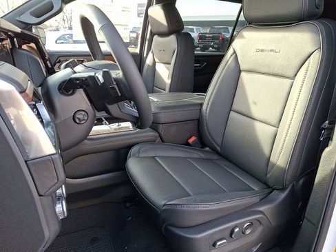 New 2026 GMC Yukon XL Denali image 7