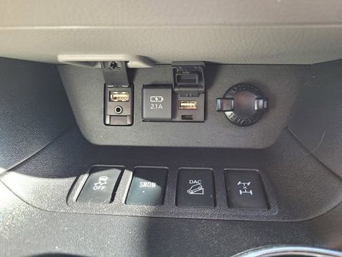 Used 2019 Toyota Highlander XLE image 25