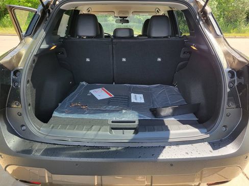 New 2026 Nissan Kicks SR w/ Cold Weather Package FWD image 12