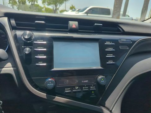 Used 2019 Toyota Camry SE FWD image 11