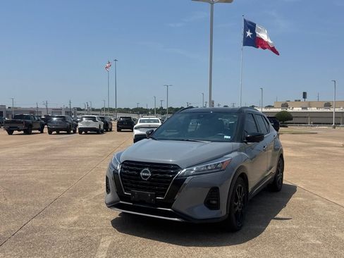 Used 2024 Nissan Kicks SR w/ SR Premium Package FWD image 8