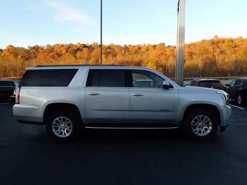 Used 2019 GMC Yukon XL SLT image 6