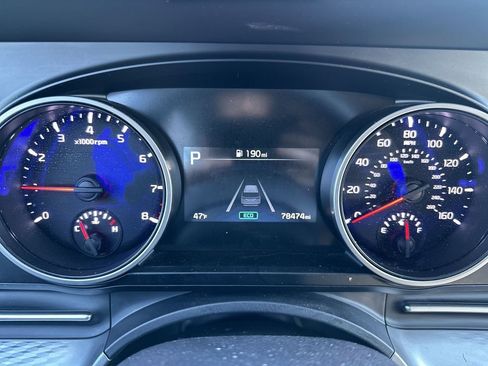 Used 2023 Kia Carnival LX image 15