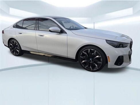 Used 2025 BMW 530i w/ M Sport Package image 2