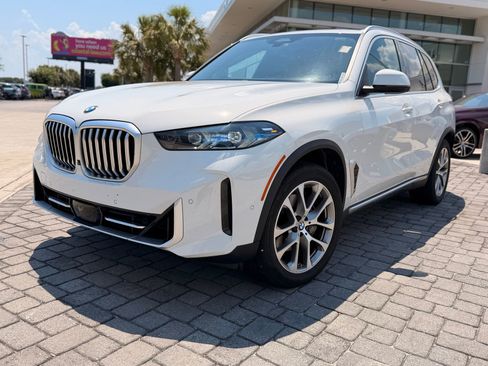 Certified 2025 BMW X5 xDrive40i w/ Premium Package AWD/4WD image 1
