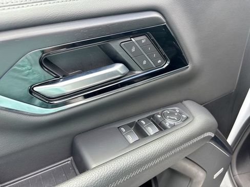 Used 2025 GMC Yukon XL Denali AWD/4WD image 14