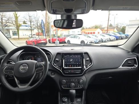 Used 2019 Jeep Cherokee Limited image 3