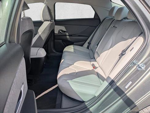 Certified 2025 Hyundai Elantra Limited image 19