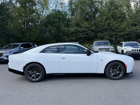 Used 2025 Dodge Charger Daytona R/T w/ Plus Group AWD/4WD image 4