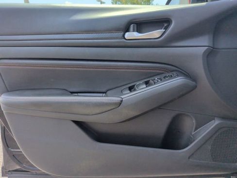 Used 2022 Nissan Altima 2.5 SR FWD image 12