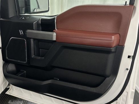 Used 2018 Ford F150 Platinum w/ Equipment Group 701A Luxury image 38