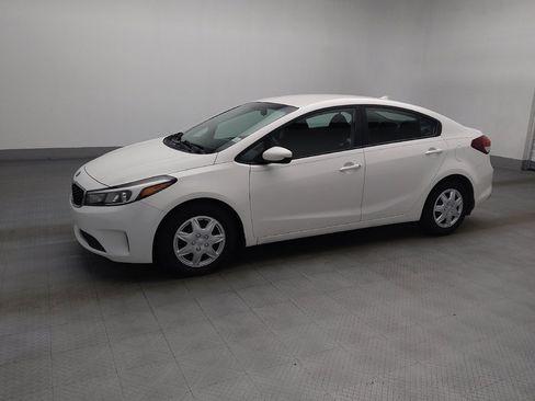 Used 2017 Kia Forte LX FWD image 2