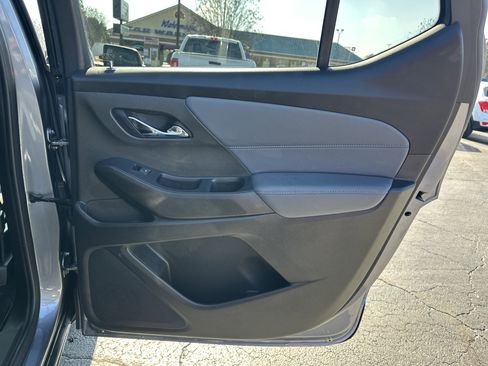 Used 2021 Chevrolet Traverse LT image 17