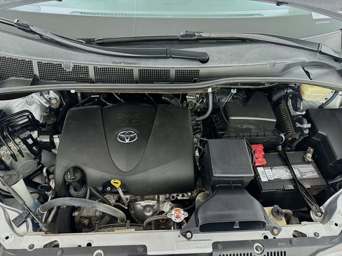 Used 2017 Toyota Sienna XLE Premium AWD/4WD image 10