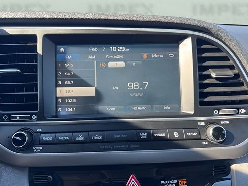 Used 2017 Hyundai Elantra Limited w/ Limited Tech Package 04 image 18