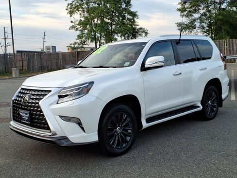 Certified 2022 Lexus GX 460 Luxury w/ Sport Design Package AWD/4WD image 3