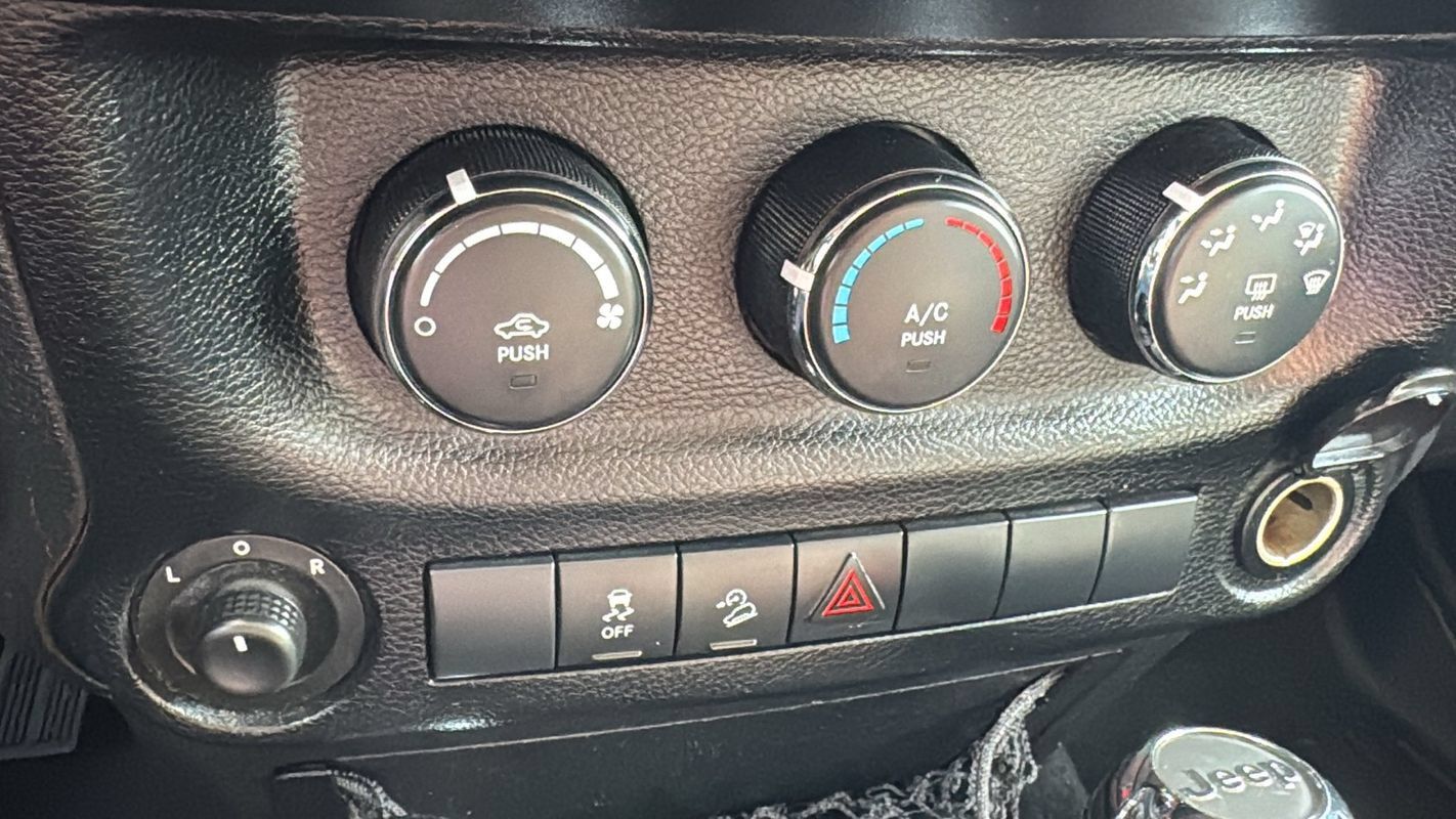 Used 2013 Jeep Wrangler Unlimited Sport AWD/4WD image 28