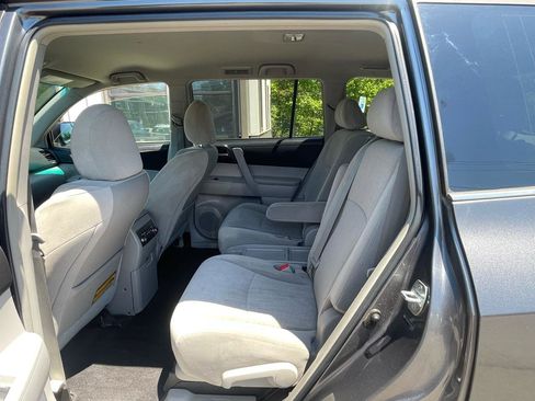 Used 2011 Toyota Highlander 4WD w/ Tech Pkg image 10