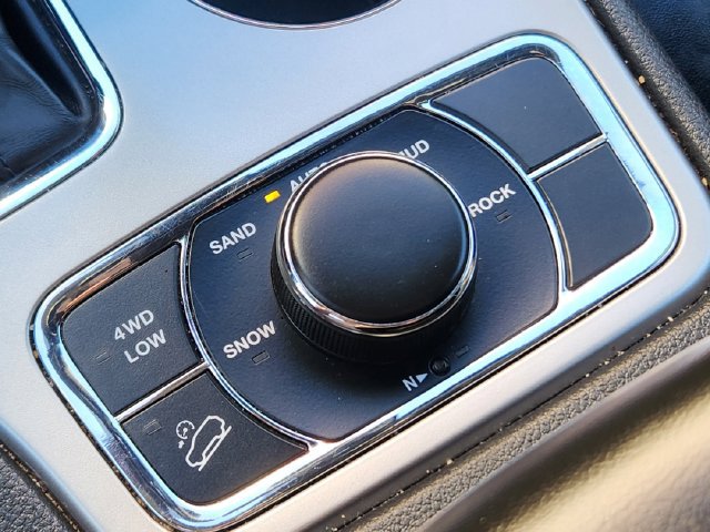 Used 2019 Jeep Grand Cherokee Limited w/ Trailer Tow Group IV AWD/4WD image 26