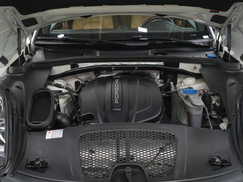 Used 2017 Porsche Macan AWD/4WD image 30